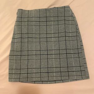Black and white plaid H&M skirt size small